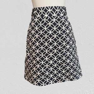 Skirt size 6, Rafaella black white